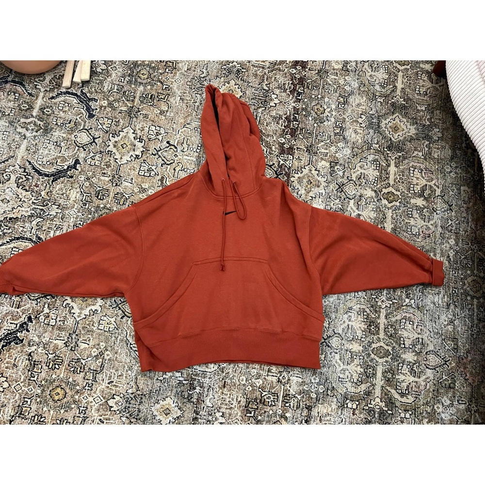 Women’s Nike oversized Phoenix fleece short style! 

Size small 
Color is rust